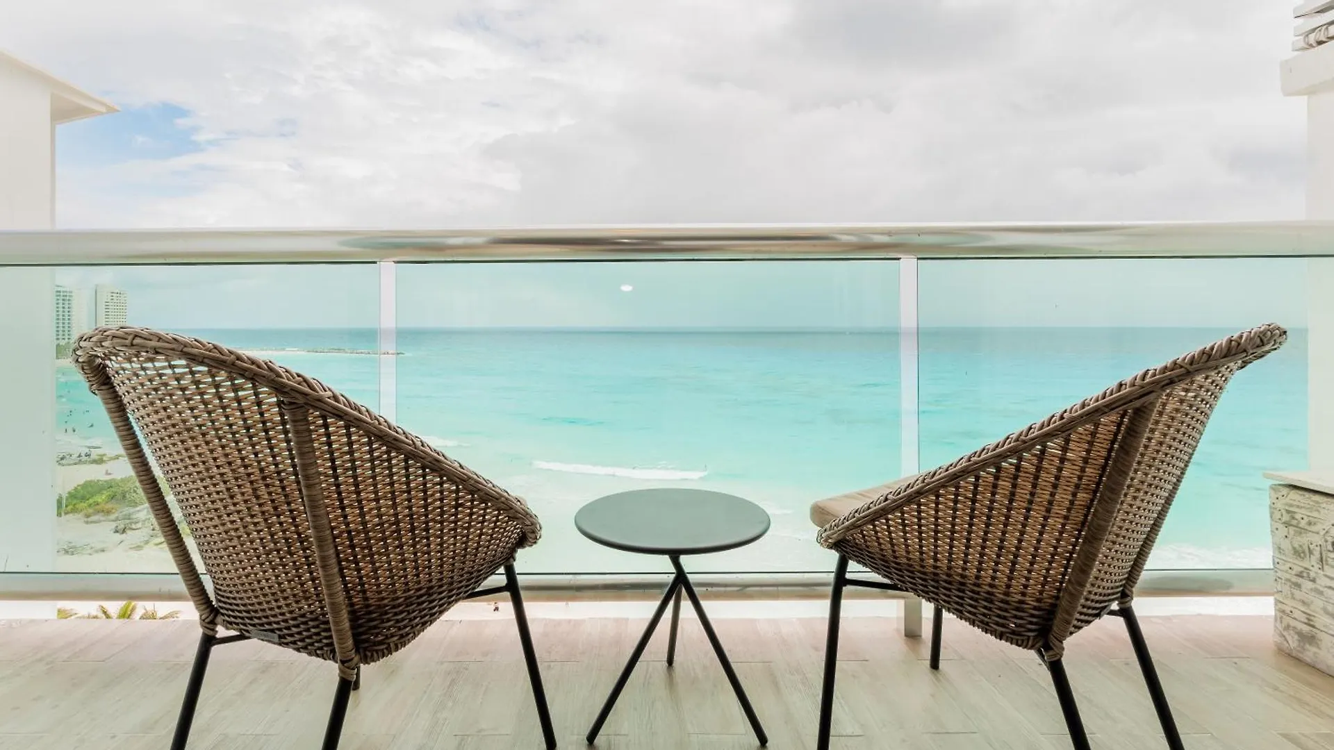 Aparthotel The Oceanfront By Casa Paraiso Cancun